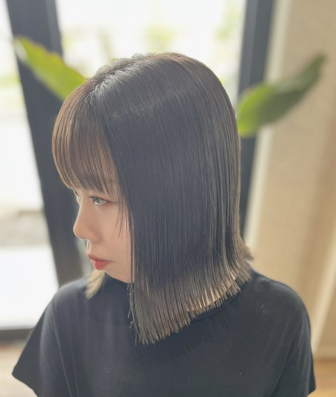 ゴワつく癖毛を髪質改善ストレートで自然におさめた仕上がり